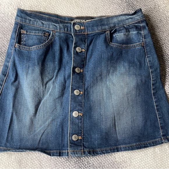 Express button front flared denim skirt, size 6 - Picture 1 of 5